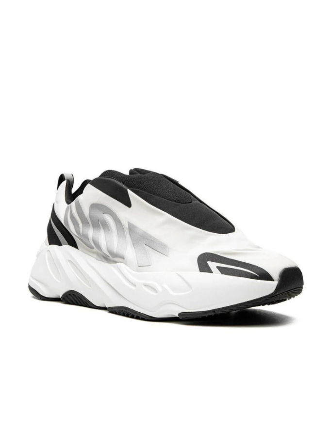 Yeezy Boost 700 MNVN Laceless Analog